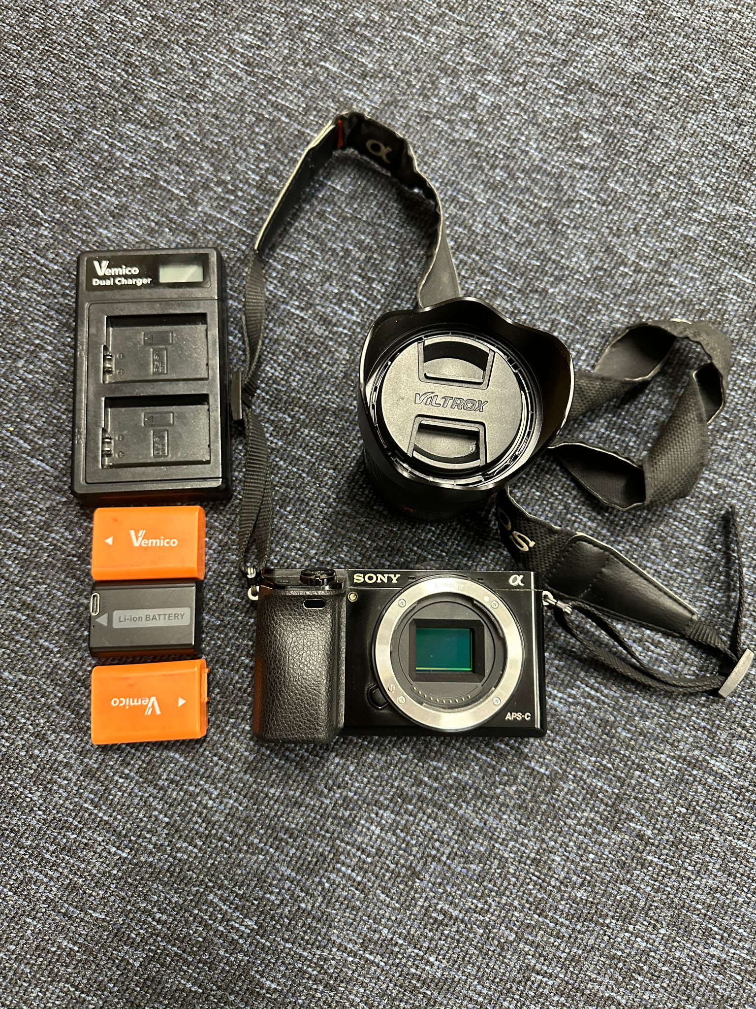 Kamera Sony Alpha A6000 mit Vittrox Objektiv AF23 / 1.4E