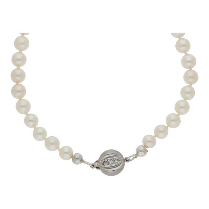 Zuchtperlenkette im Verlauf mit Diamantschließe