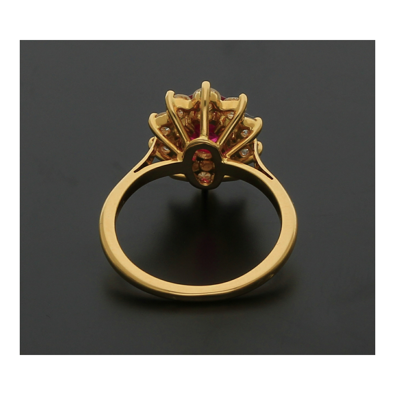 Entourage Ring  mit Diamant u. ca. 1,3 ct Rubin 750 /18 K Gelbgold Brillant ca. 0,84ct.  (H) Weiß (Vs) Sehr kleine Einschlüsse